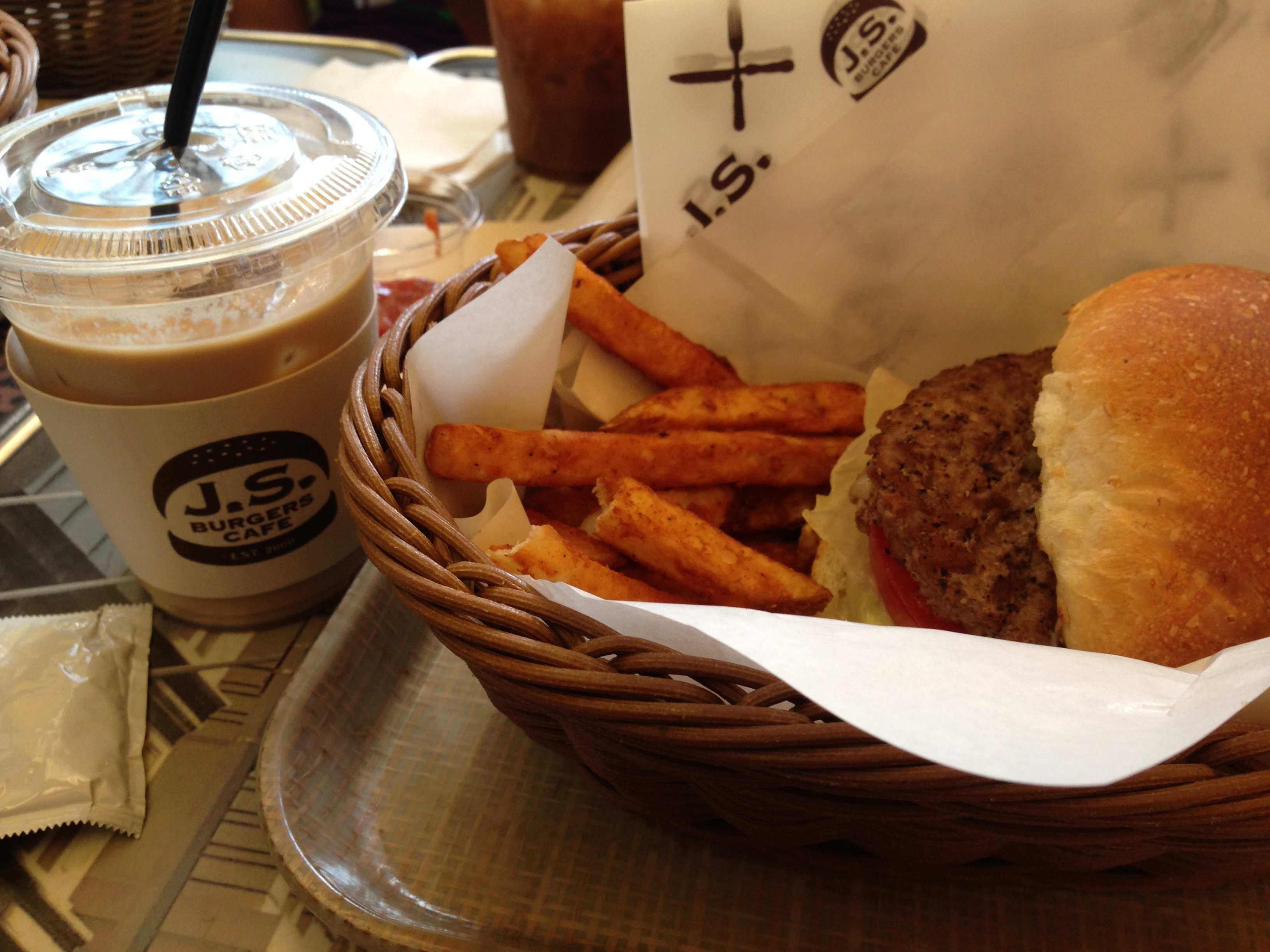 東京でハンバーガーといえばこれ! J.S.BURGERS CAFE